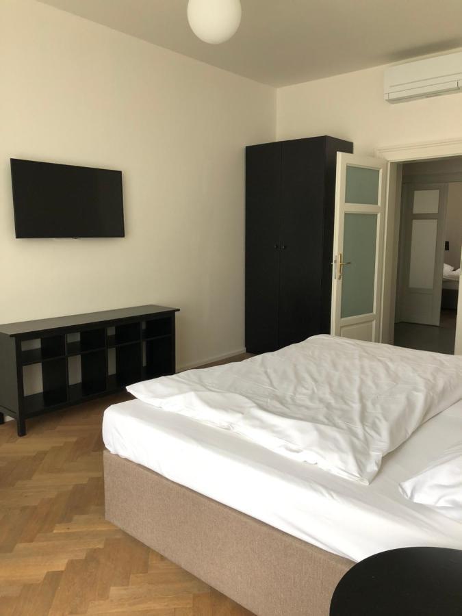 James Hotel & Apartments Prague Luaran gambar