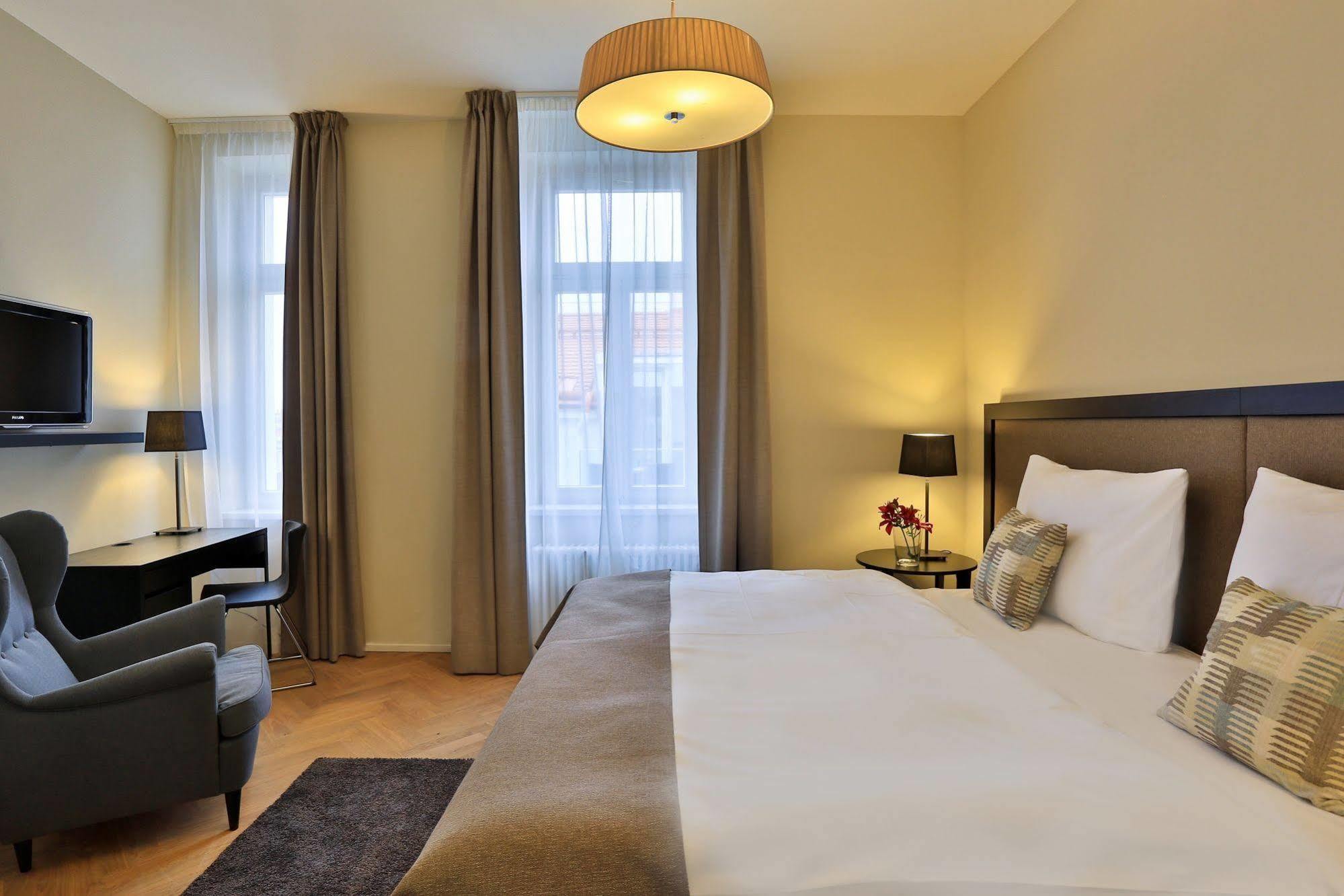 James Hotel & Apartments Prague Luaran gambar